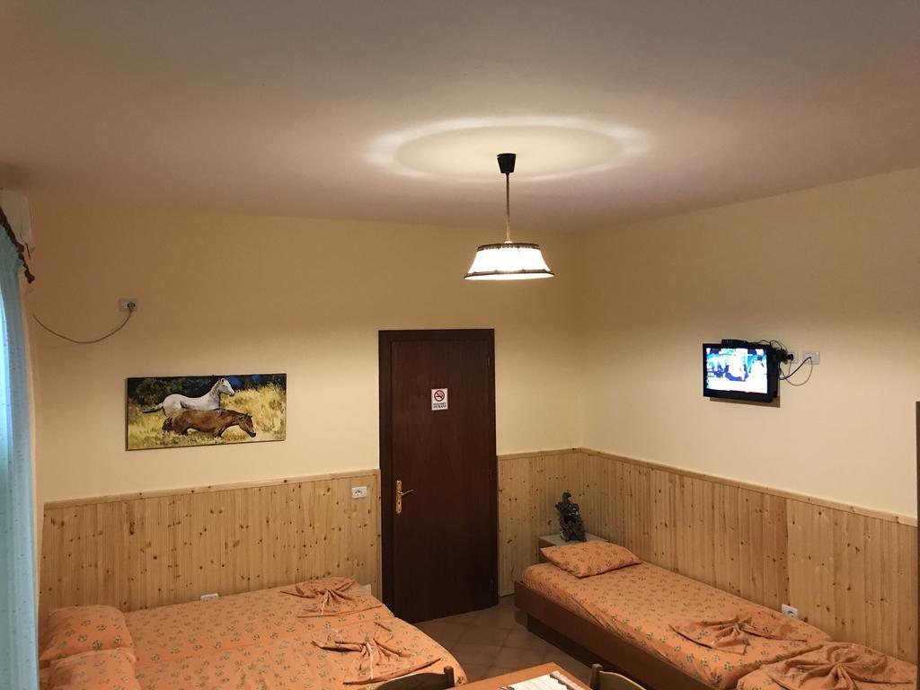 Guroal Holiday House Shëngjin Esterno foto